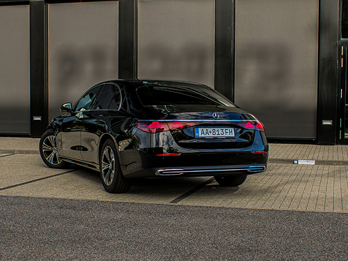 Mercedes-Benz E220d sedan