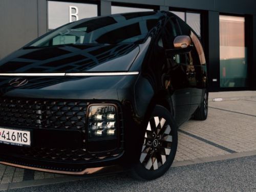 Hyundai Staria Luxury - 7 miestne