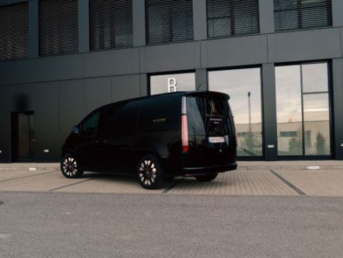 Hyundai Staria Luxury - 7 miestne