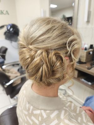 Spoločenské/svadobné účesy 