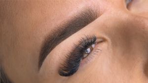 Púdrové (tónované) obočie