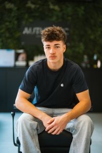 RESIDENT STYLIST Pánsky strih -STRIH OD PATRIKA (Men's cut)
