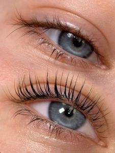 Lash lift s farbením