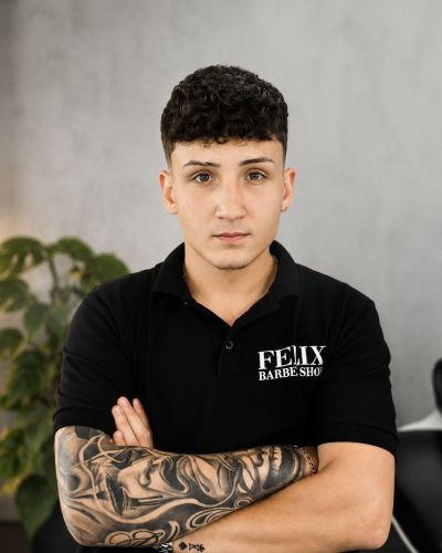 Zoli Barber