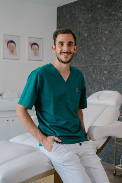 MUDr.Simon  Najar